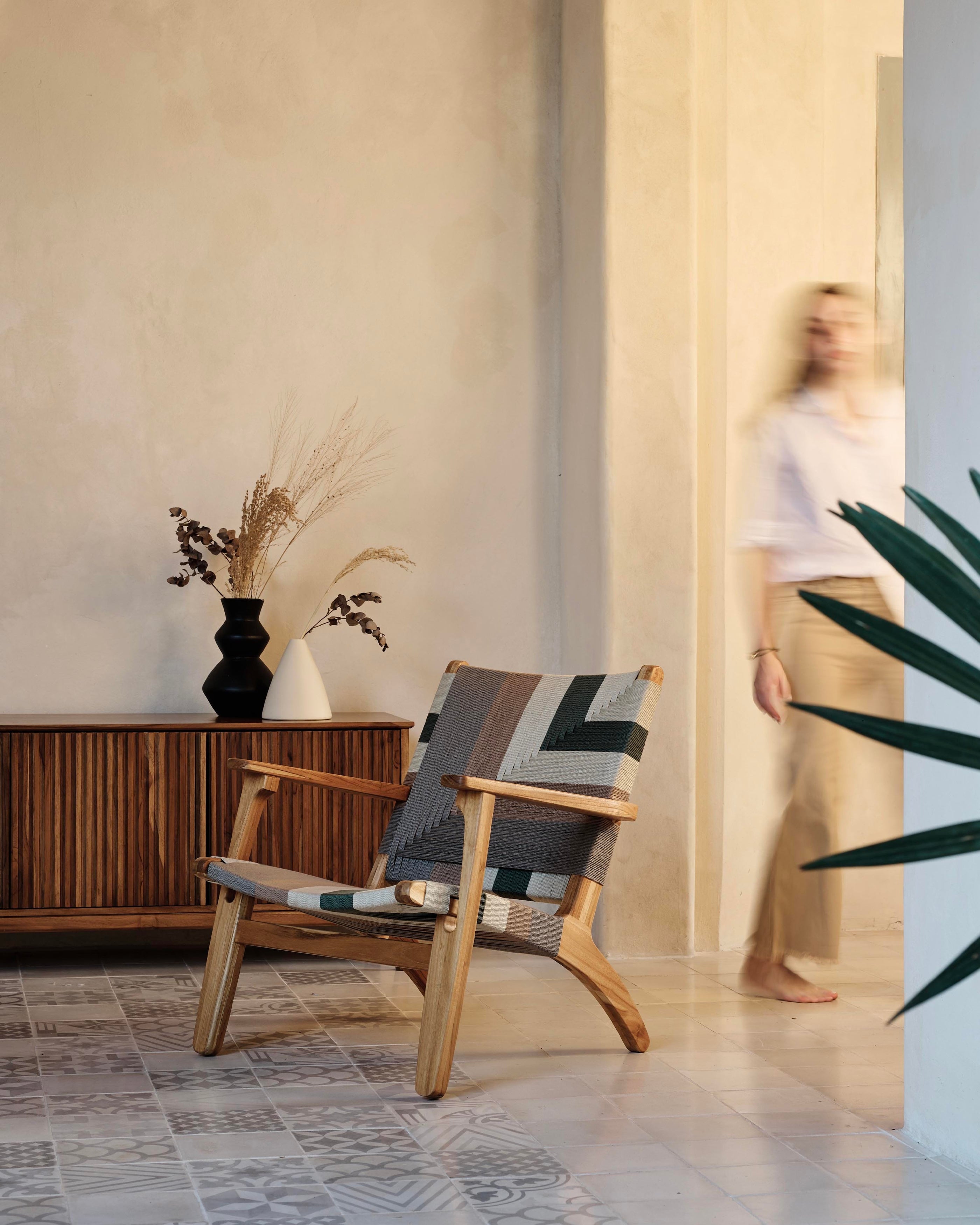Indoor teak armchair with woven rope and green colors